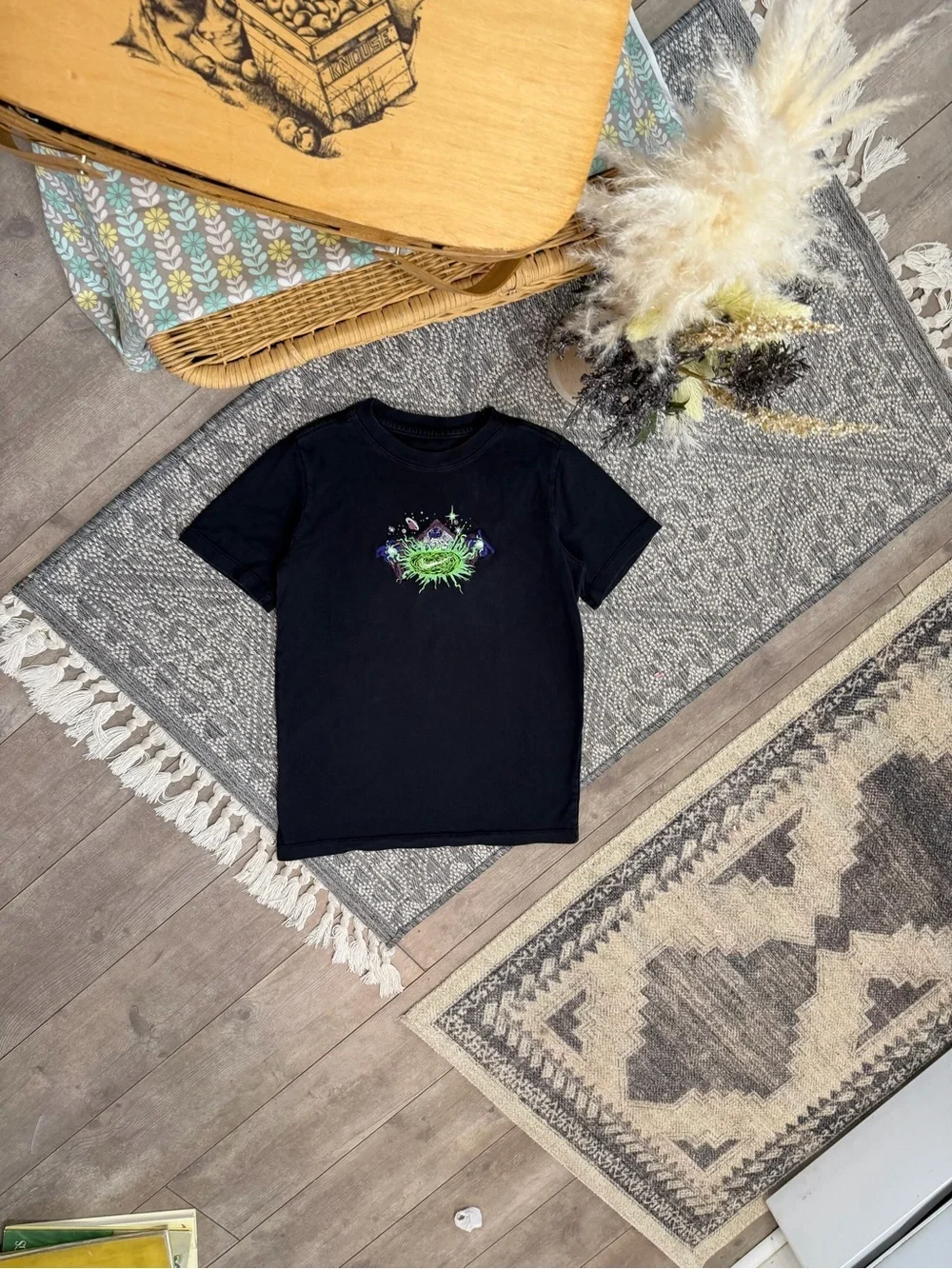 Nike Boys Graphic T-Shirt Large Sportswear Interstellar Magic Wizard Embroidered